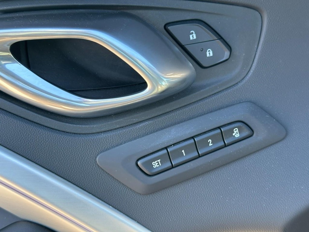 Chevrolet Camaro Vehicle Full-screen Gallery Image 13