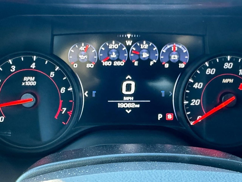 Chevrolet Camaro Vehicle Full-screen Gallery Image 17