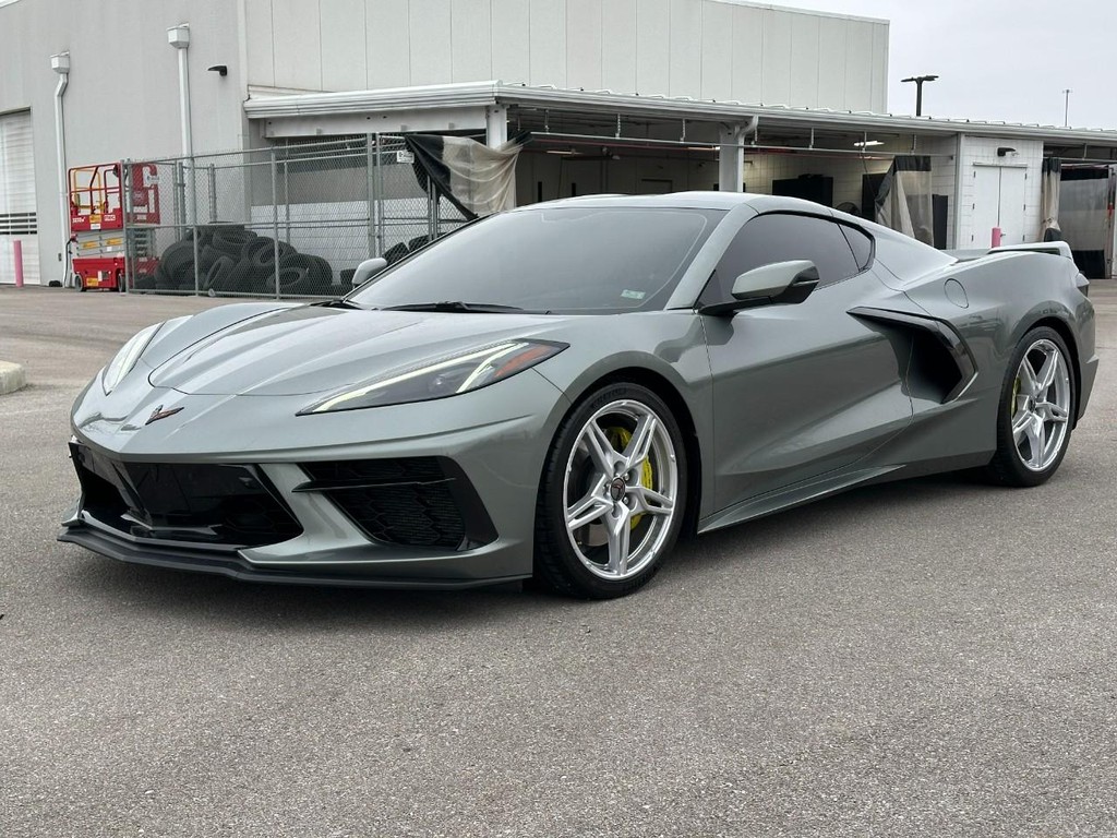 Chevrolet Corvette Vehicle Full-screen Gallery Image 01