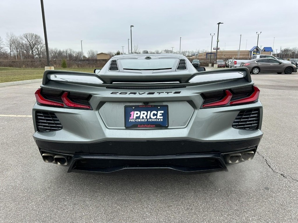Chevrolet Corvette Vehicle Full-screen Gallery Image 04