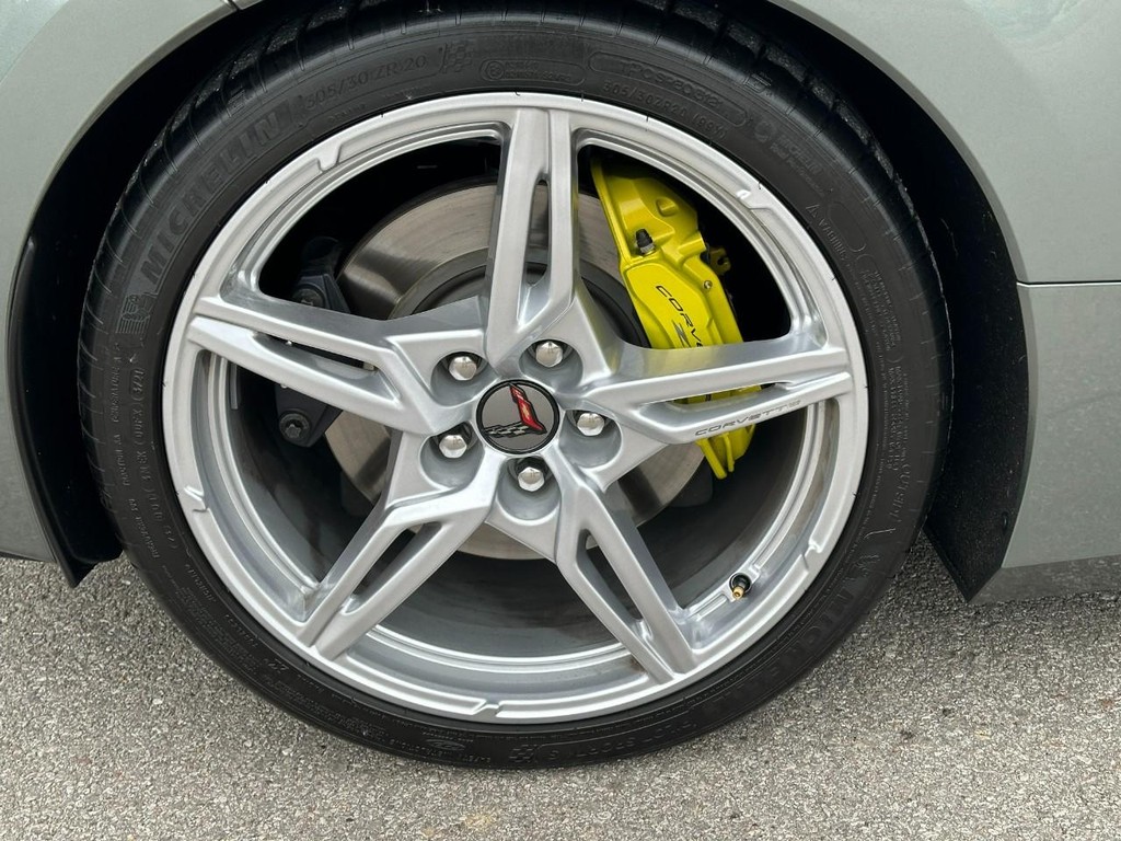 Chevrolet Corvette Vehicle Full-screen Gallery Image 06