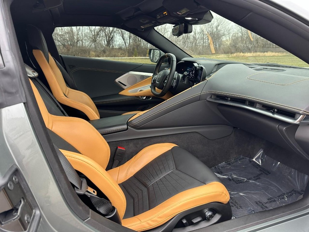 Chevrolet Corvette Vehicle Full-screen Gallery Image 09