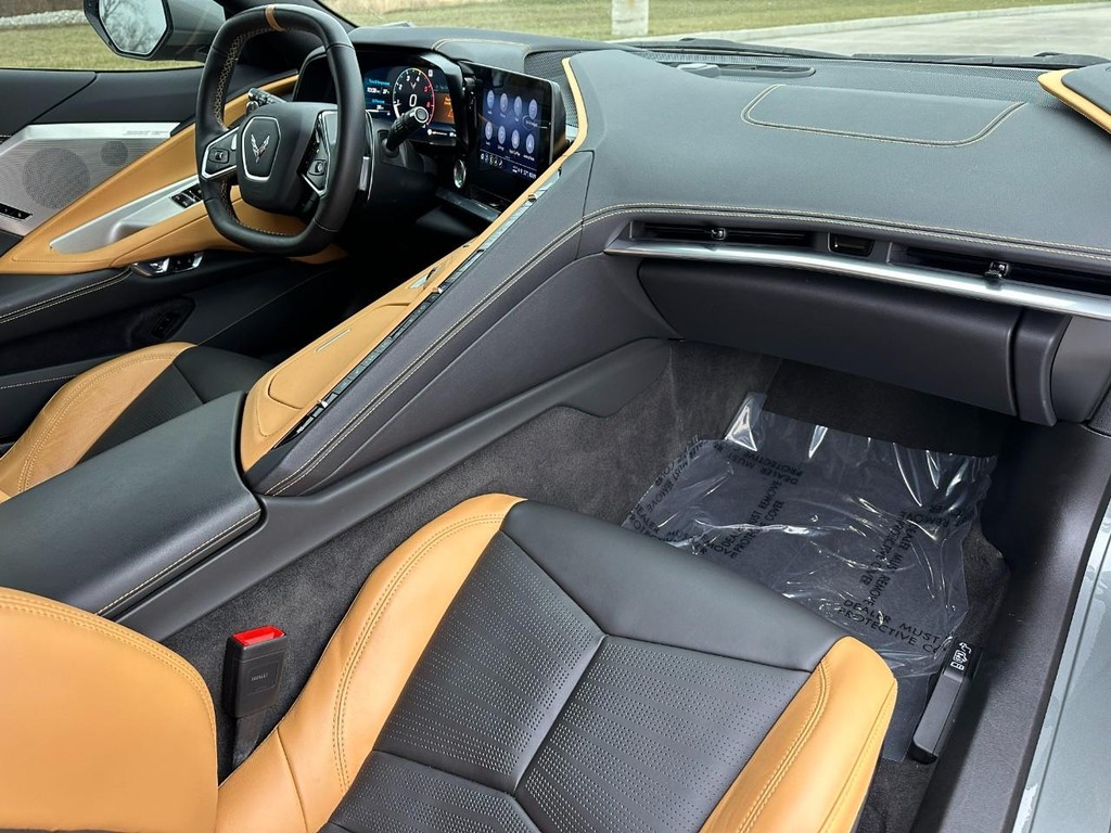 Chevrolet Corvette Vehicle Full-screen Gallery Image 10