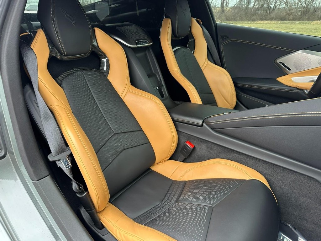 Chevrolet Corvette Vehicle Full-screen Gallery Image 13