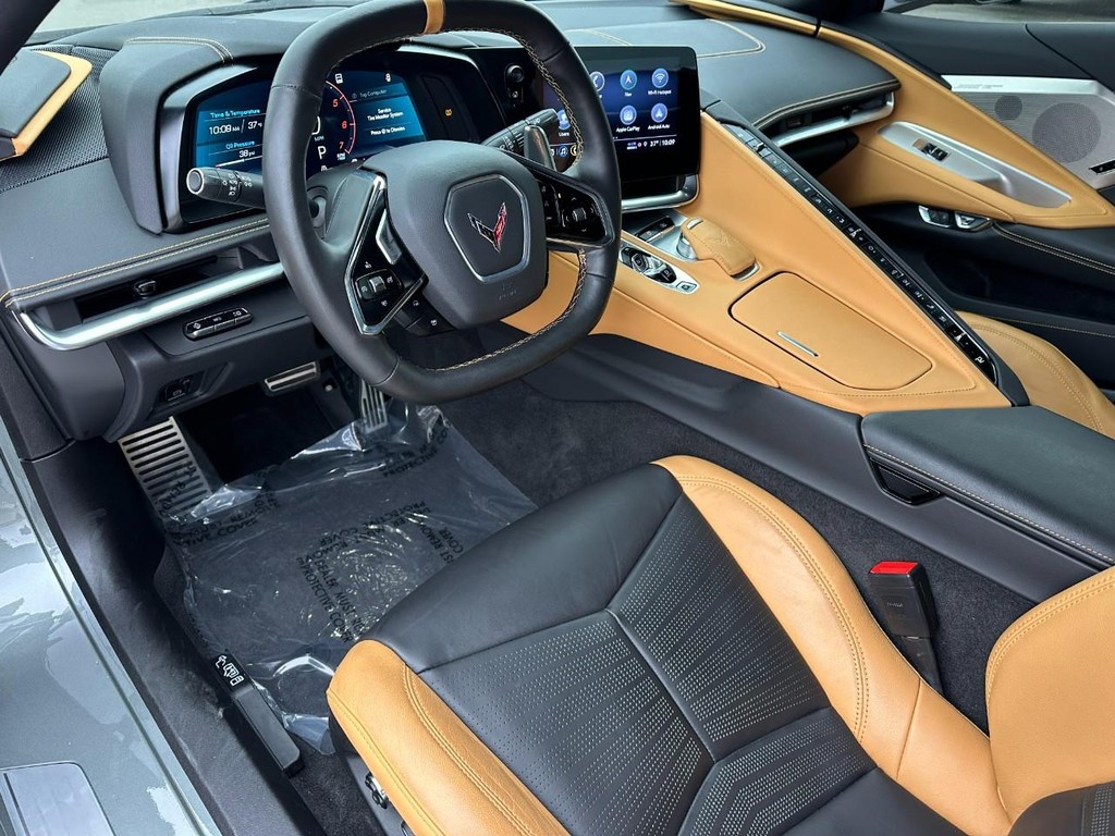 Chevrolet Corvette Vehicle Full-screen Gallery Image 15