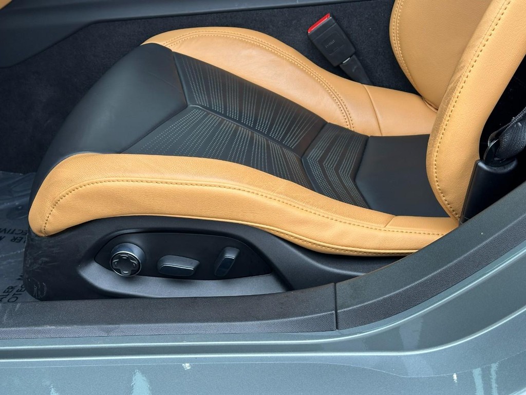 Chevrolet Corvette Vehicle Full-screen Gallery Image 18