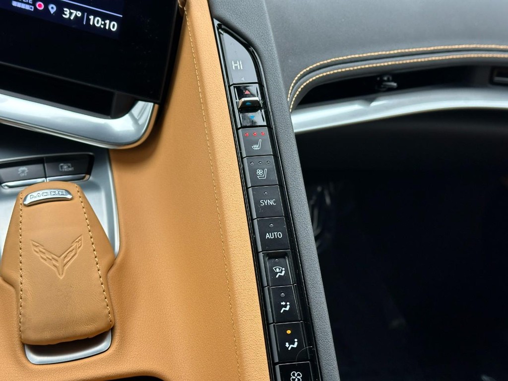 Chevrolet Corvette Vehicle Full-screen Gallery Image 25