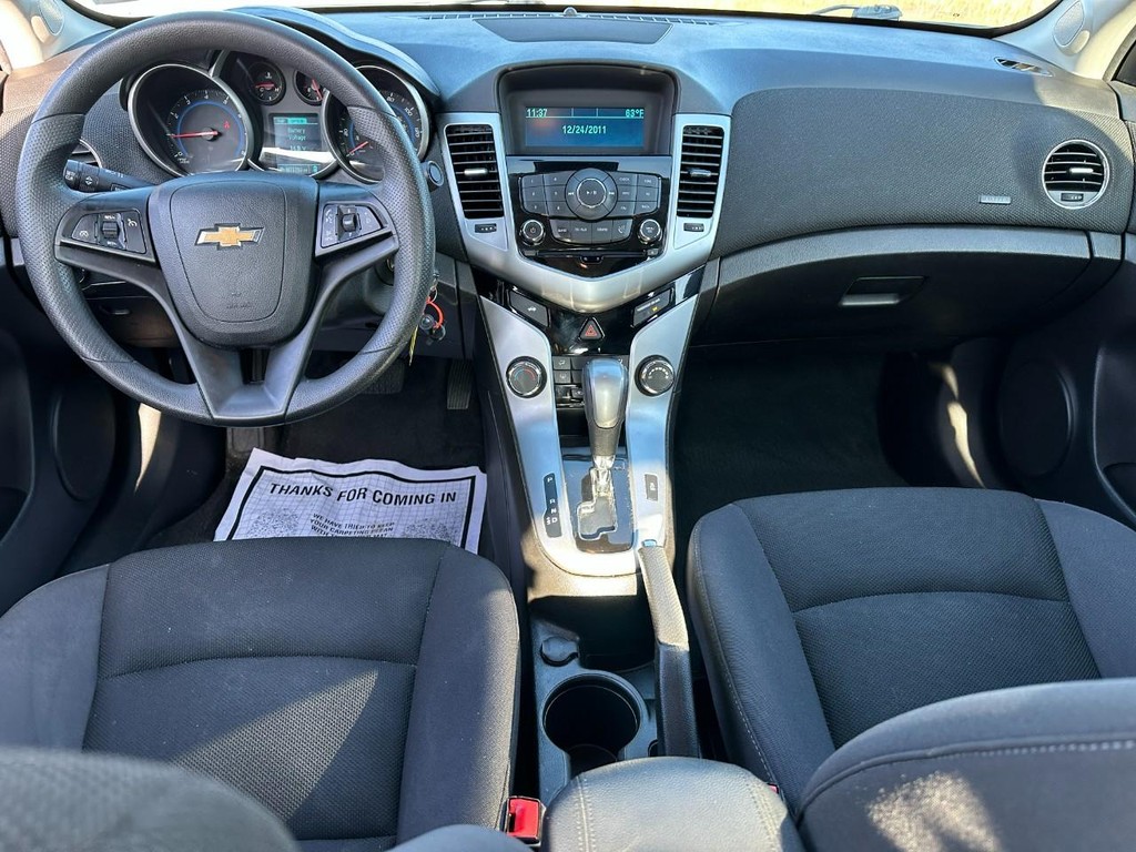 Chevrolet Cruze Vehicle Full-screen Gallery Image 11