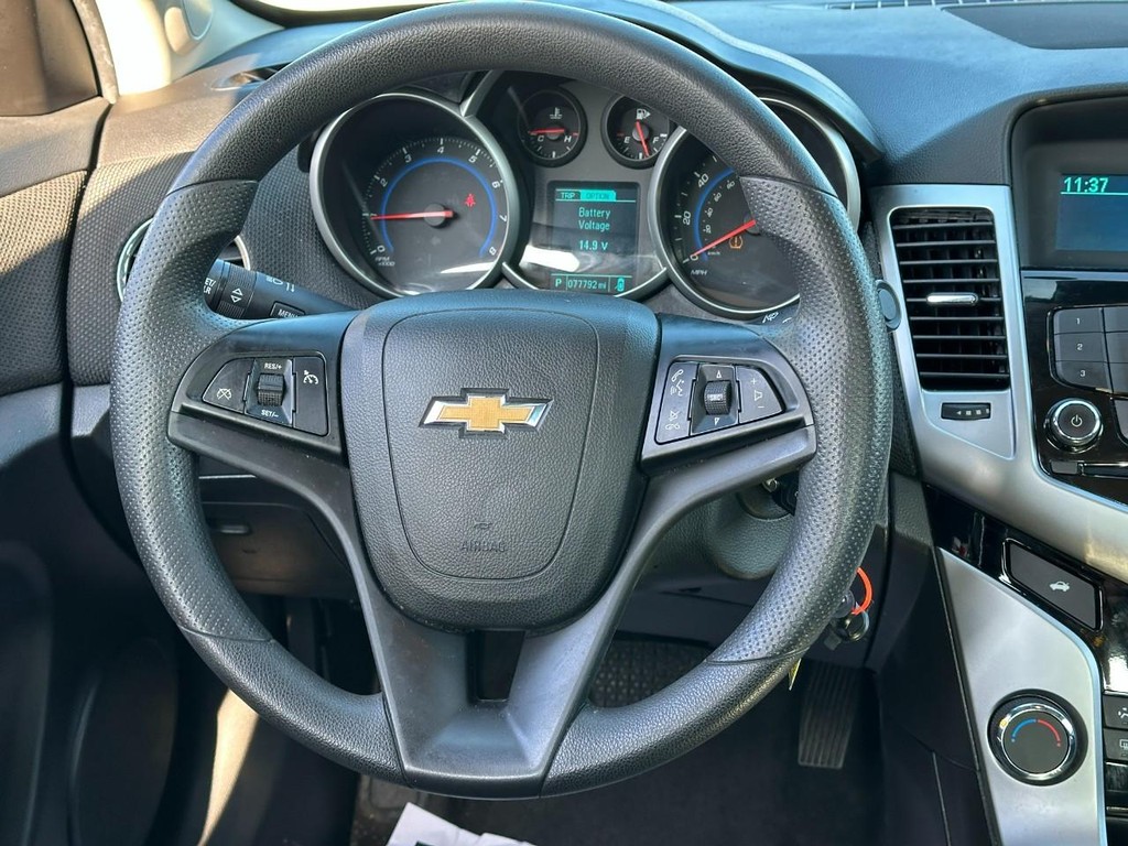 Chevrolet Cruze Vehicle Full-screen Gallery Image 12