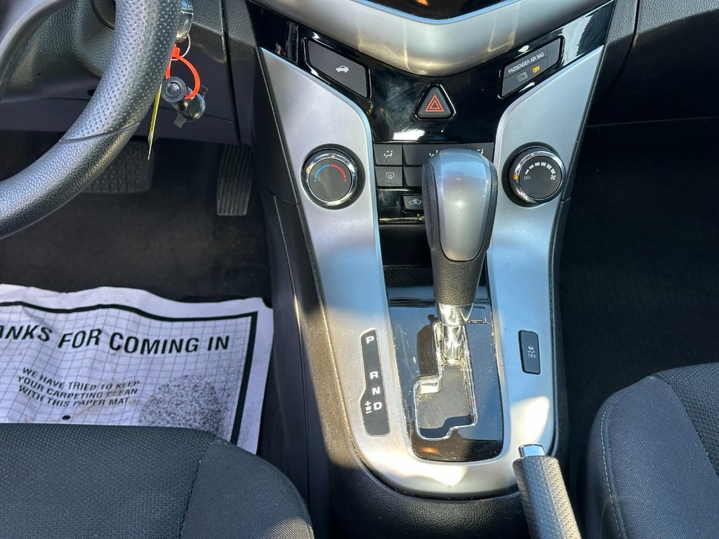 Chevrolet Cruze Vehicle Full-screen Gallery Image 14