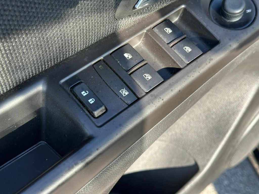 Chevrolet Cruze Vehicle Full-screen Gallery Image 16