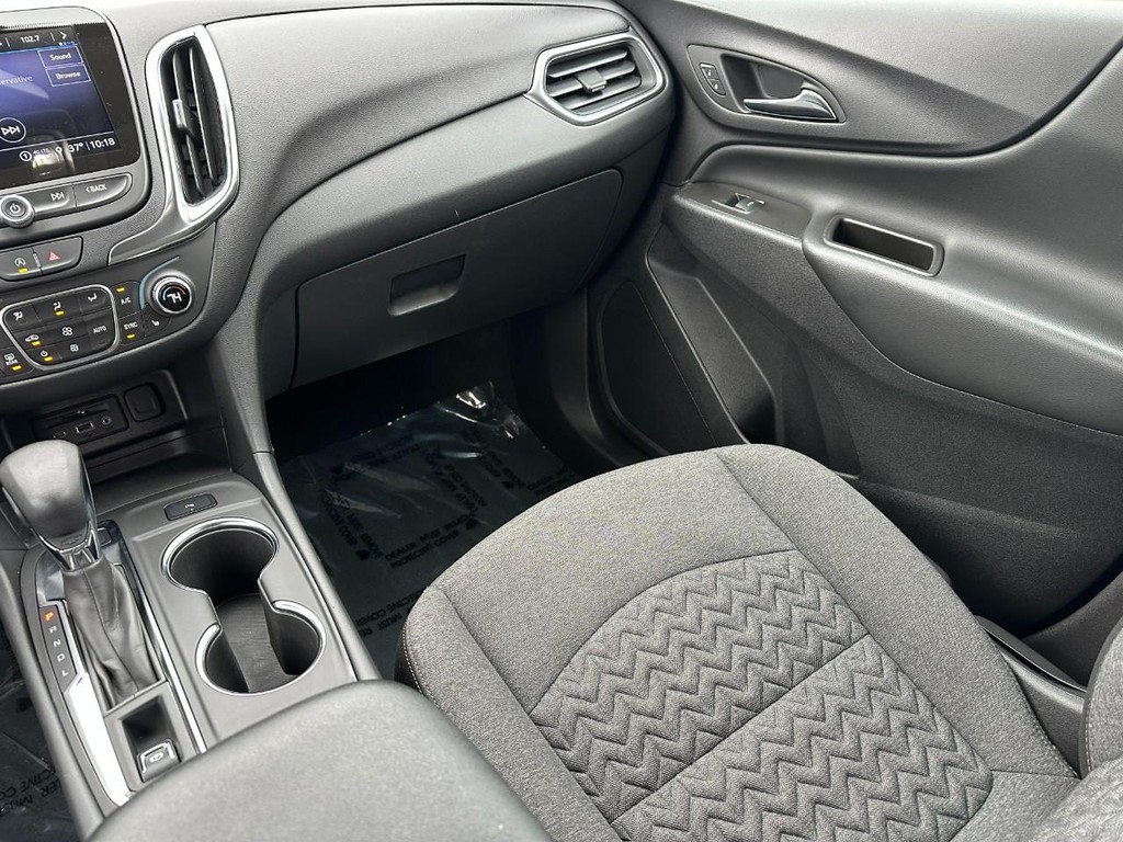 Chevrolet Equinox Vehicle Full-screen Gallery Image 15