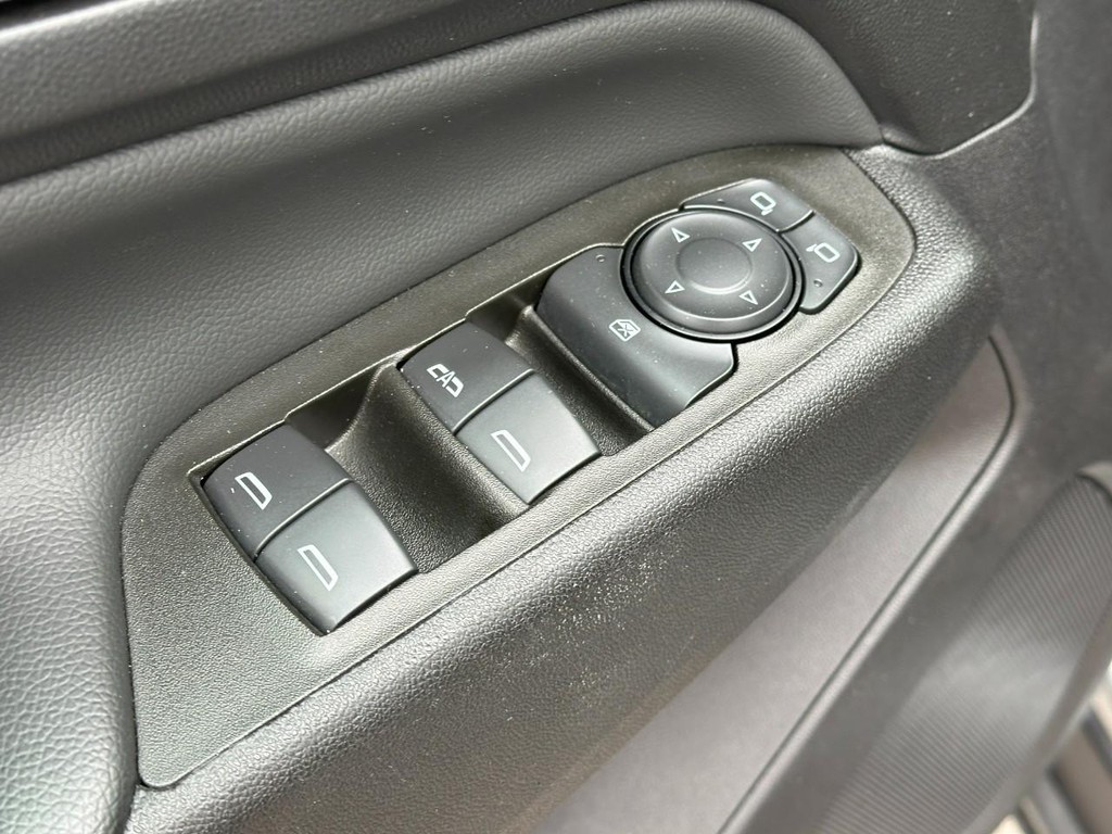 Chevrolet Equinox Vehicle Full-screen Gallery Image 16