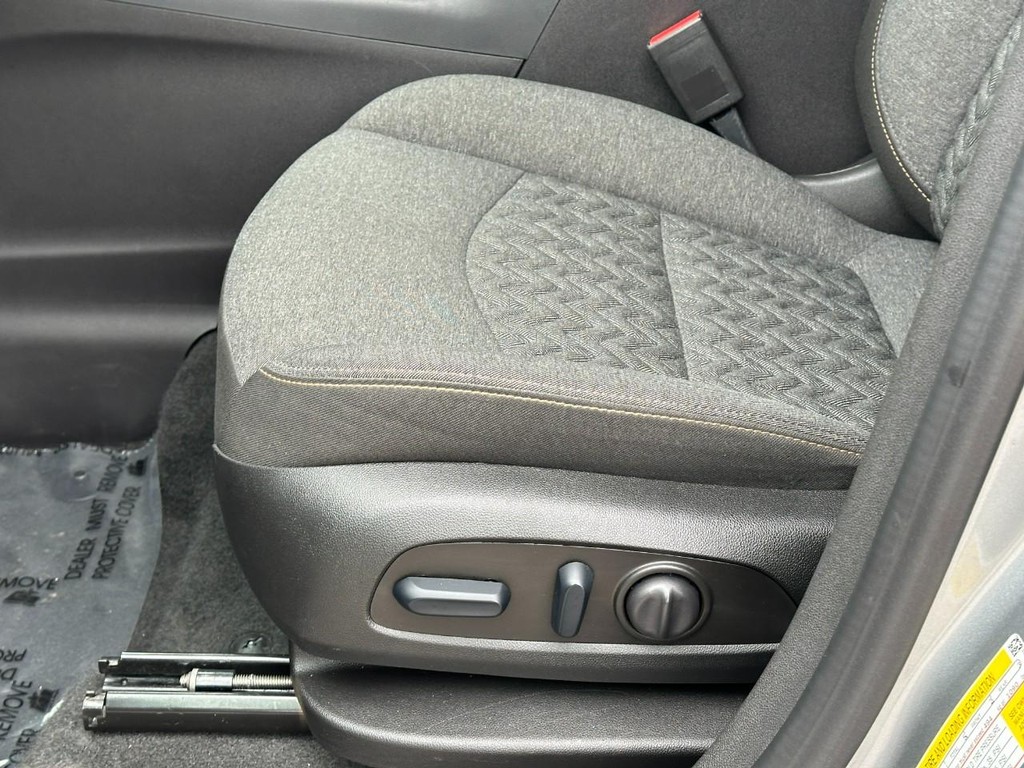 Chevrolet Equinox Vehicle Full-screen Gallery Image 17