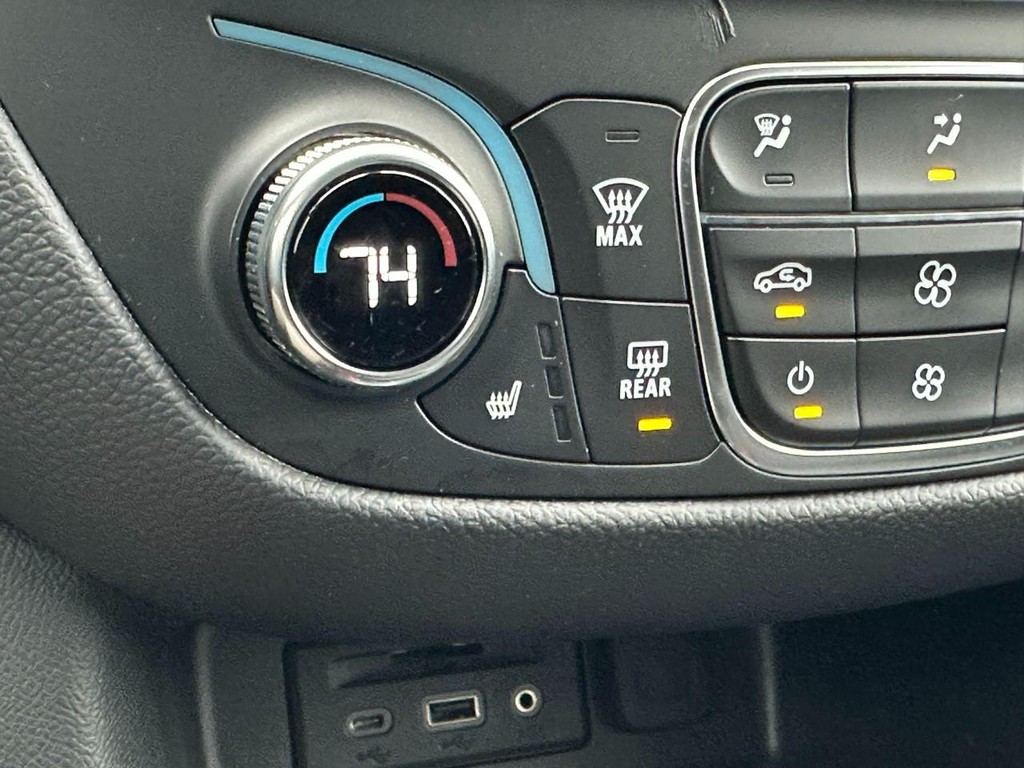 Chevrolet Equinox Vehicle Full-screen Gallery Image 21