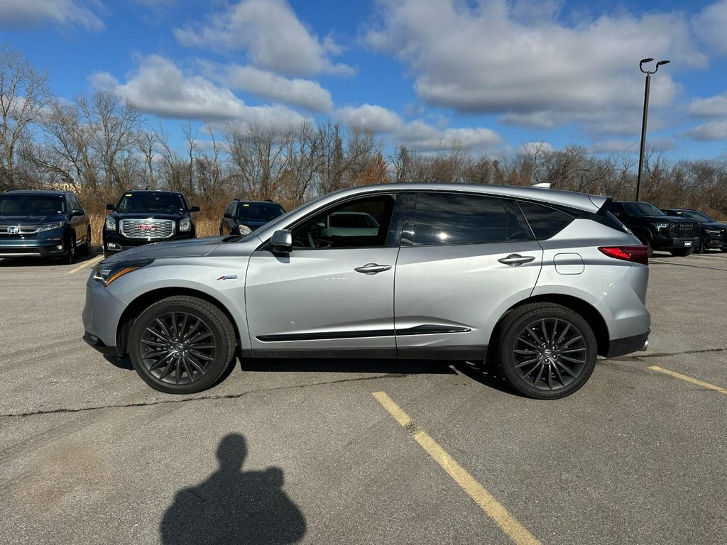 Acura RDX Vehicle Full-screen Gallery Image 02