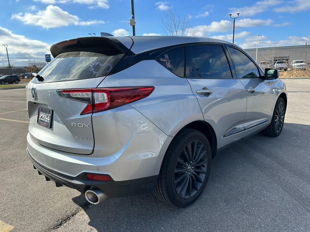 Acura RDX Vehicle Full-screen Gallery Image 07