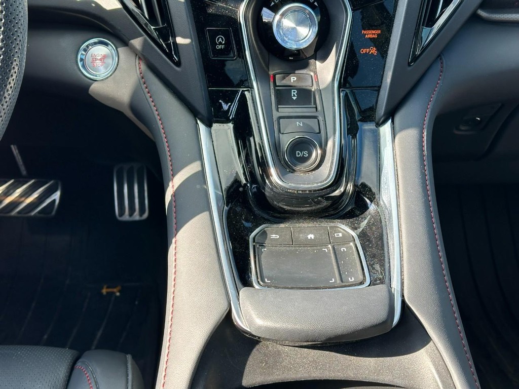 Acura RDX Vehicle Full-screen Gallery Image 16