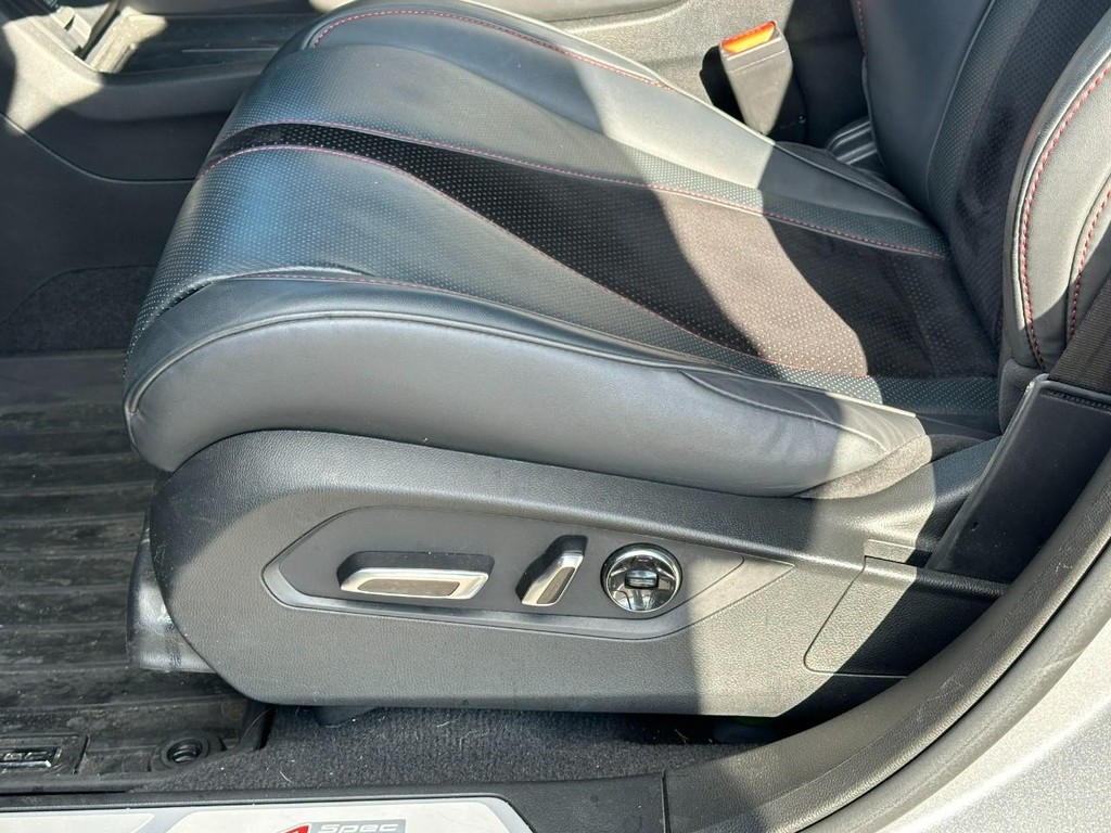 Acura RDX Vehicle Full-screen Gallery Image 19