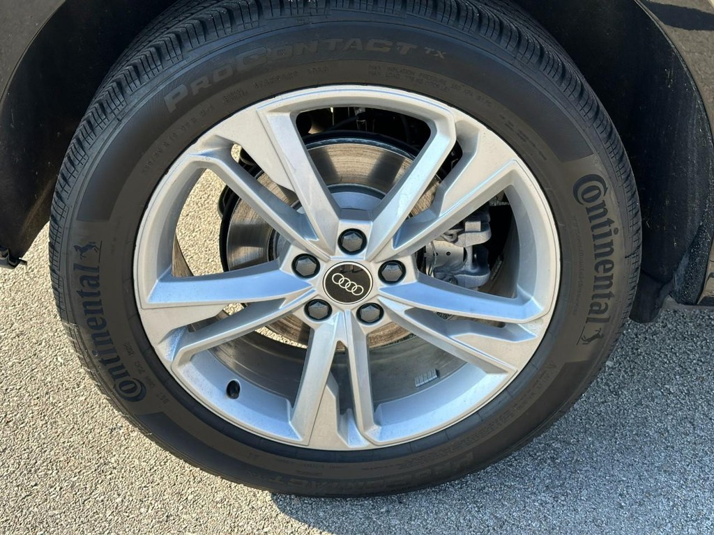 Audi Q3 Vehicle Full-screen Gallery Image 06