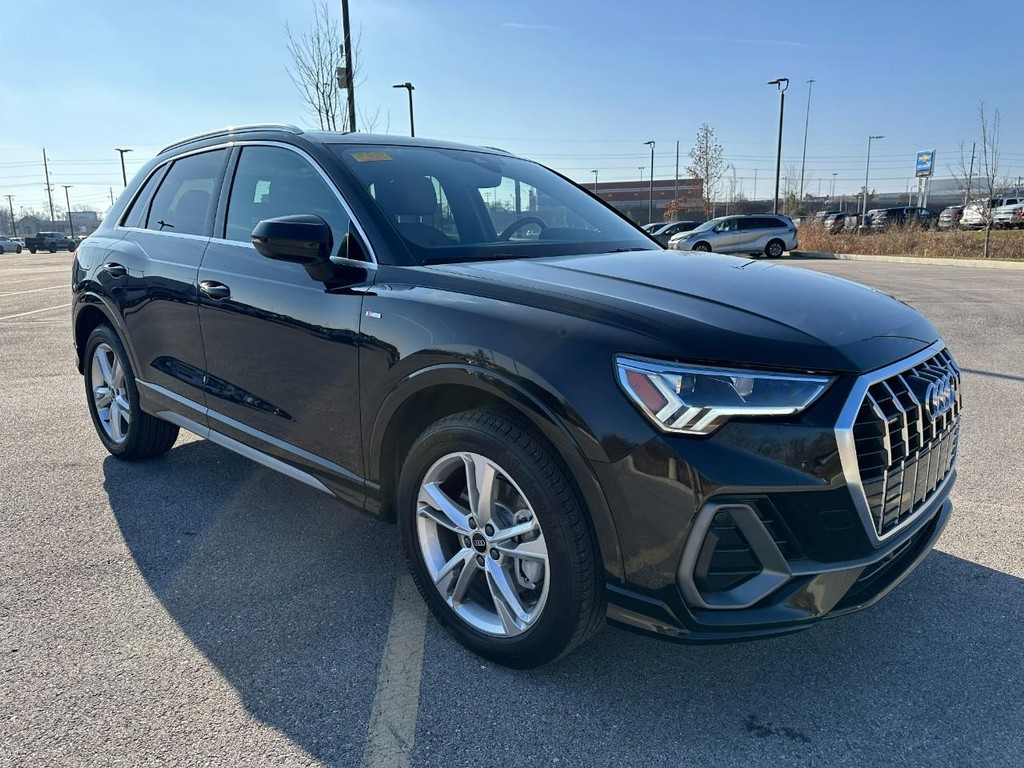 Audi Q3 Vehicle Full-screen Gallery Image 08