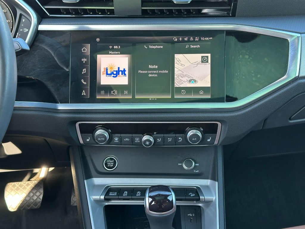 Audi Q3 Vehicle Full-screen Gallery Image 14