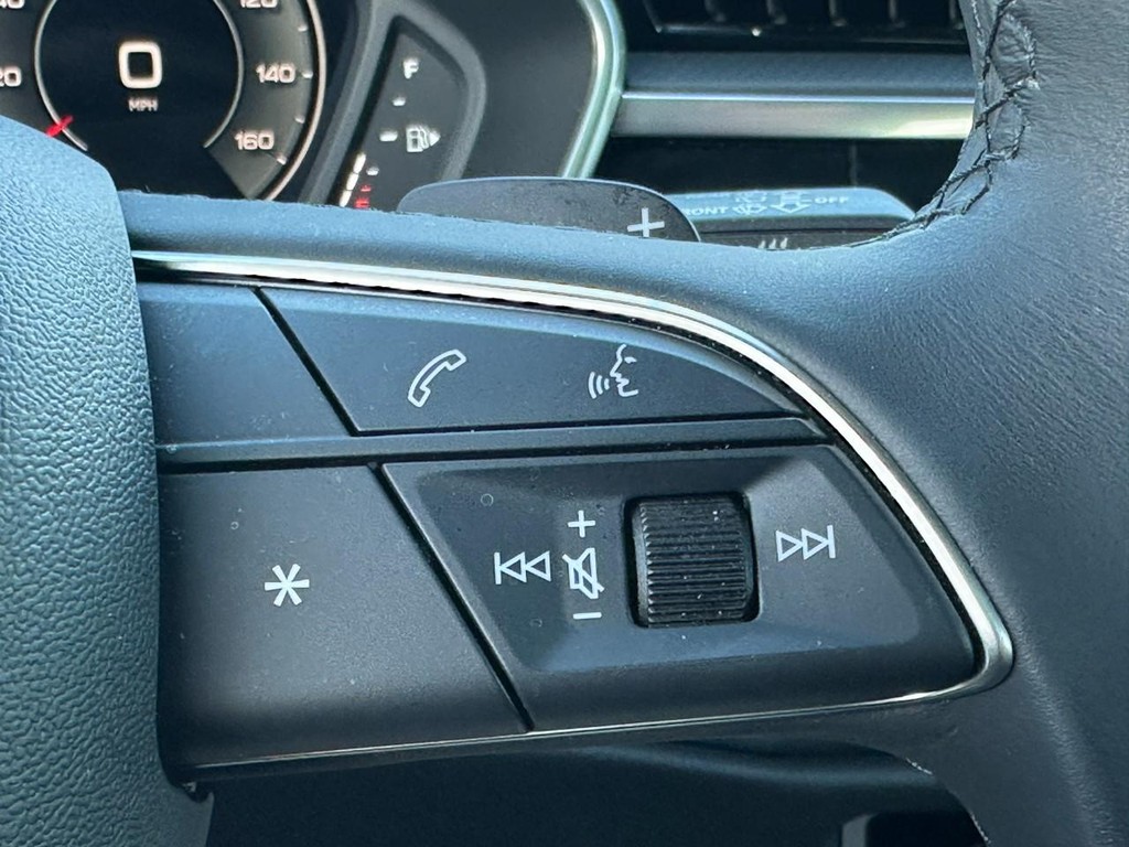 Audi Q3 Vehicle Full-screen Gallery Image 21