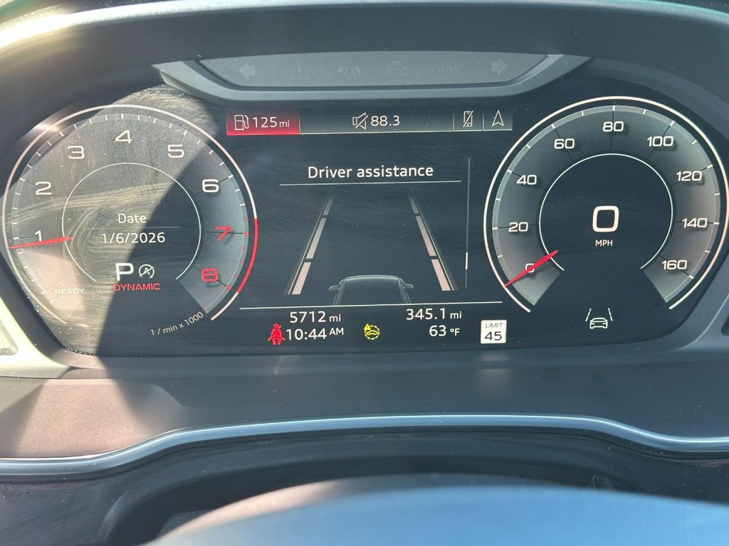 Audi Q3 Vehicle Full-screen Gallery Image 22