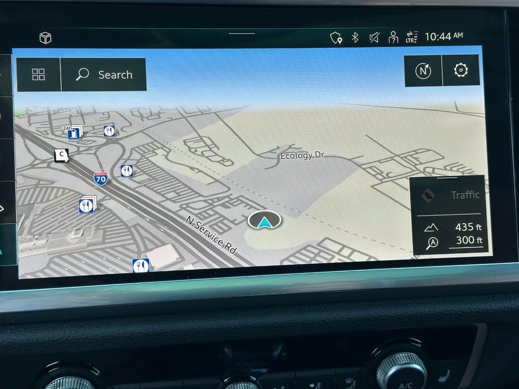 Audi Q3 Vehicle Full-screen Gallery Image 23