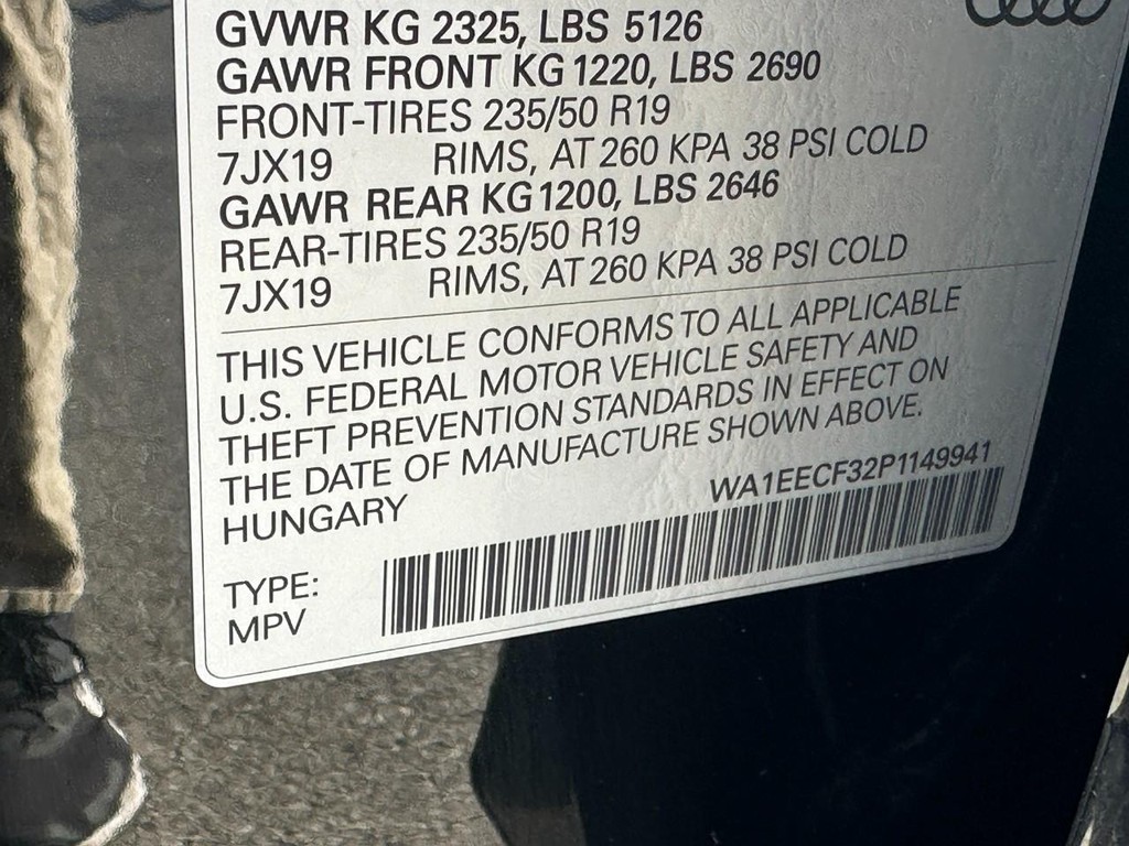 Audi Q3 Vehicle Full-screen Gallery Image 26