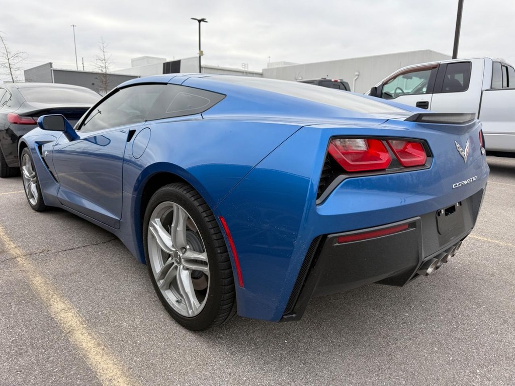 Chevrolet Corvette Vehicle Full-screen Gallery Image 03