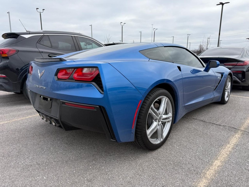 Chevrolet Corvette Vehicle Full-screen Gallery Image 10