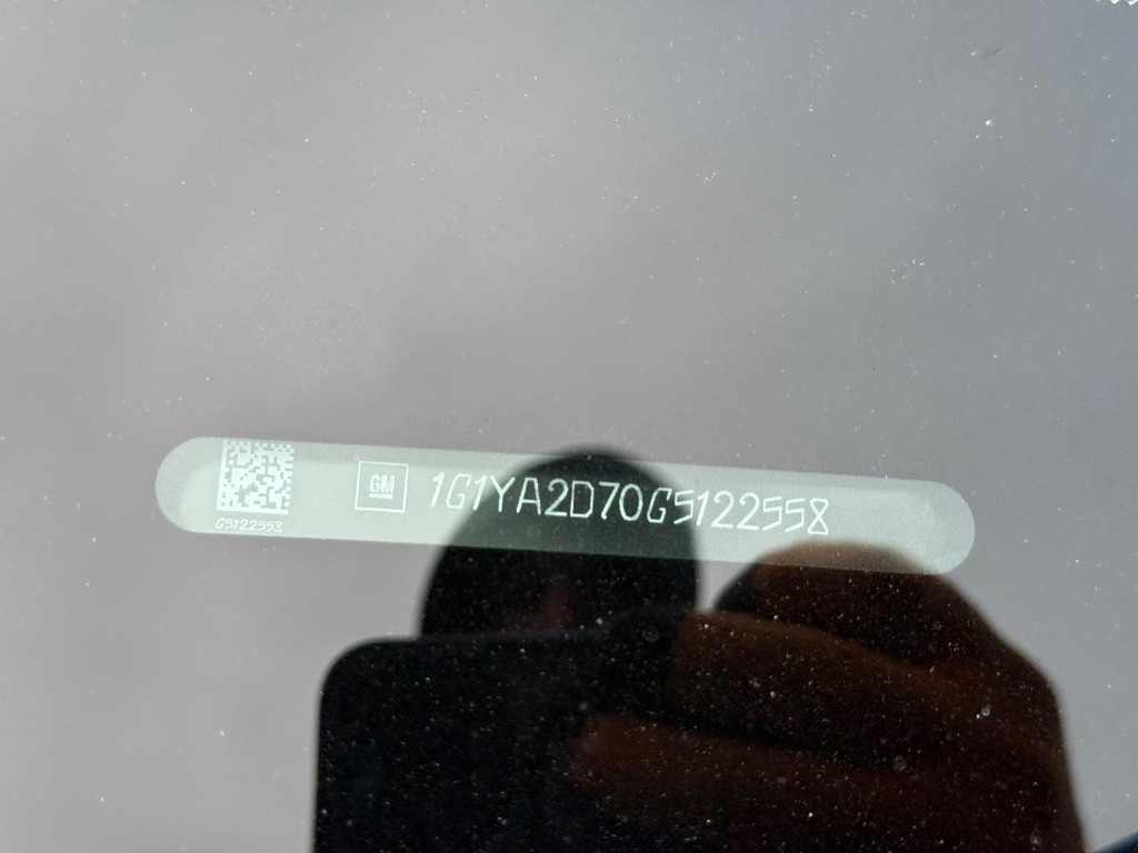 Chevrolet Corvette Vehicle Full-screen Gallery Image 15