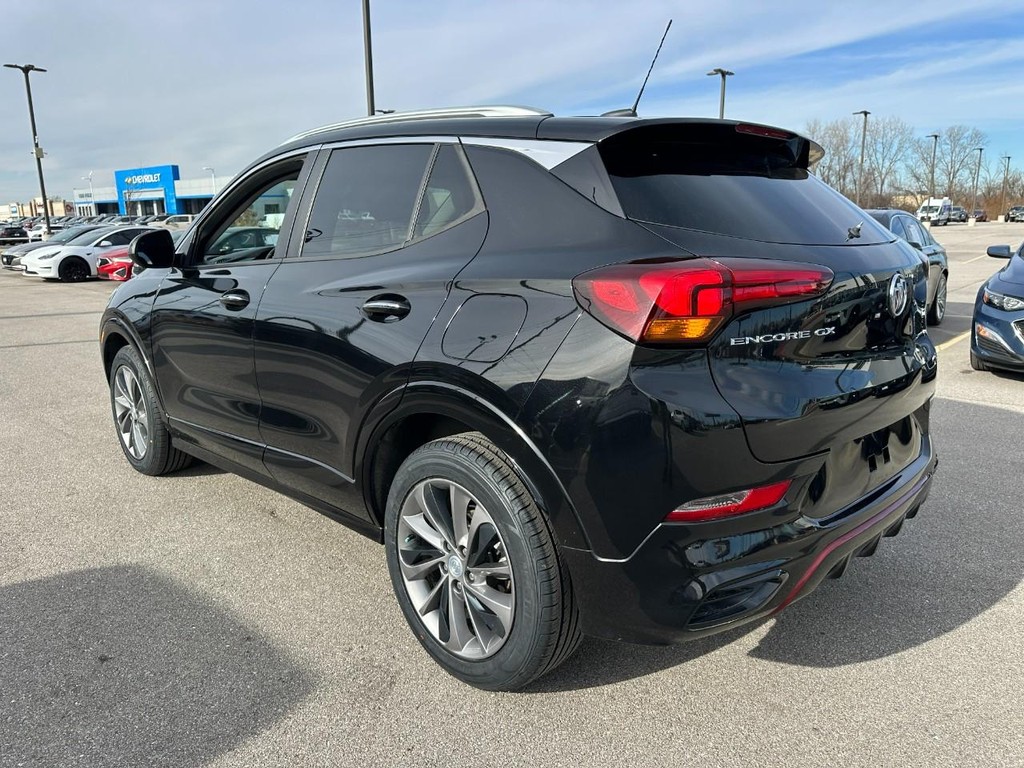 Buick Encore GX Vehicle Full-screen Gallery Image 03
