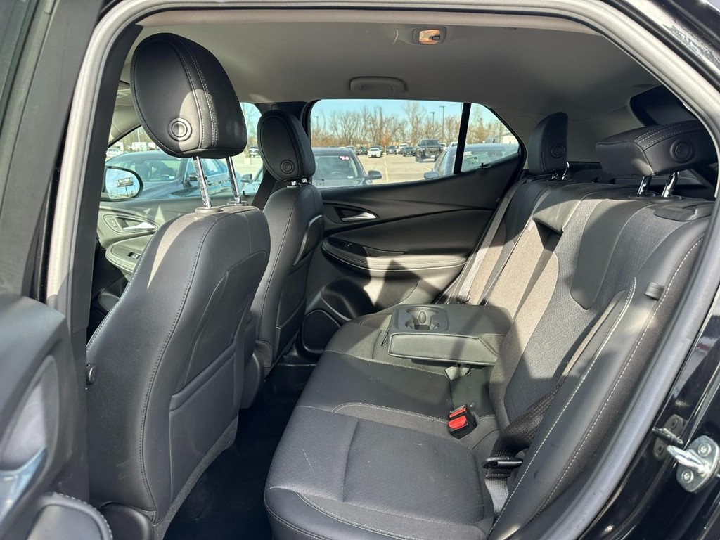 Buick Encore GX Vehicle Full-screen Gallery Image 10