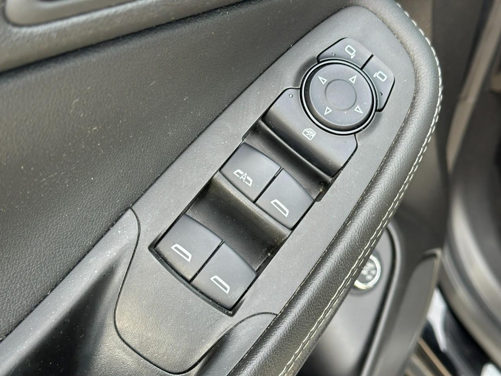 Buick Encore GX Vehicle Full-screen Gallery Image 16