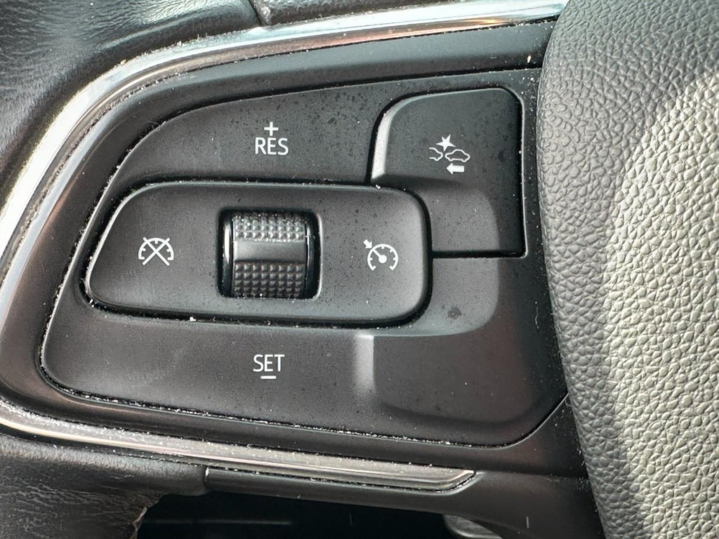 Buick Encore GX Vehicle Full-screen Gallery Image 18