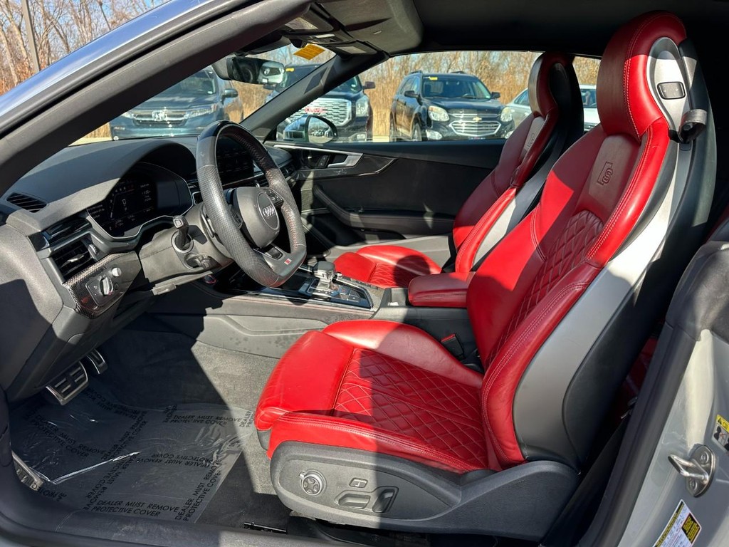 Audi S5 Cabriolet Vehicle Full-screen Gallery Image 10