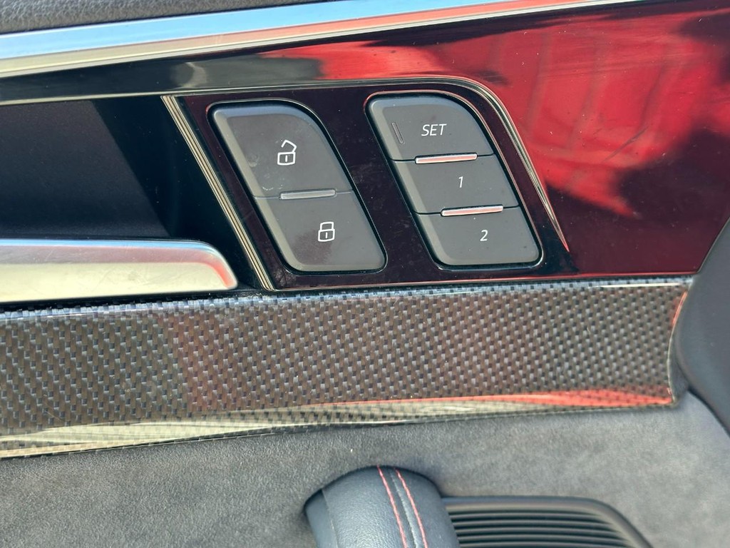 Audi S5 Cabriolet Vehicle Full-screen Gallery Image 13