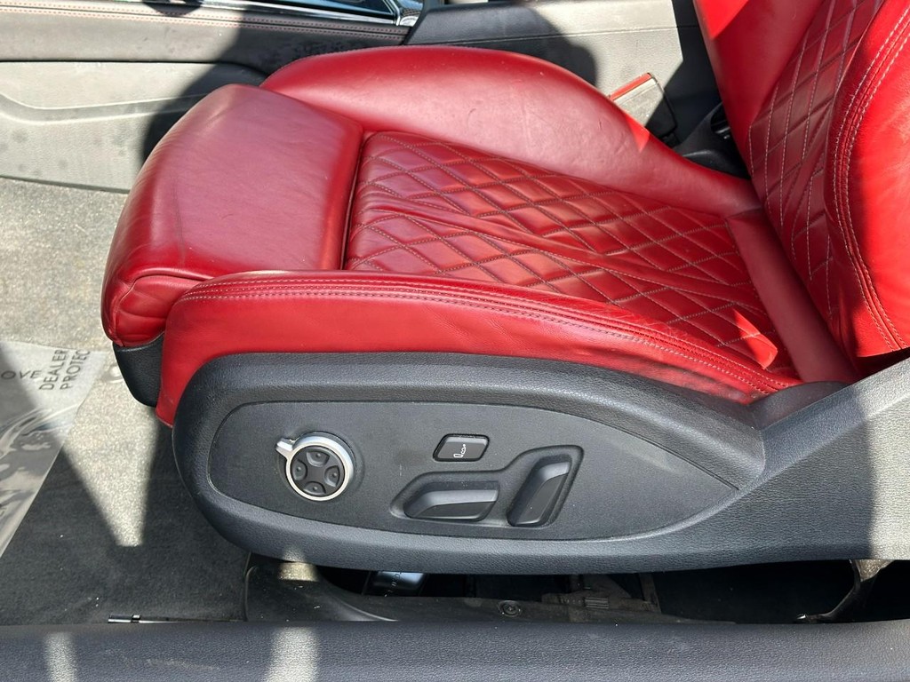 Audi S5 Cabriolet Vehicle Full-screen Gallery Image 14