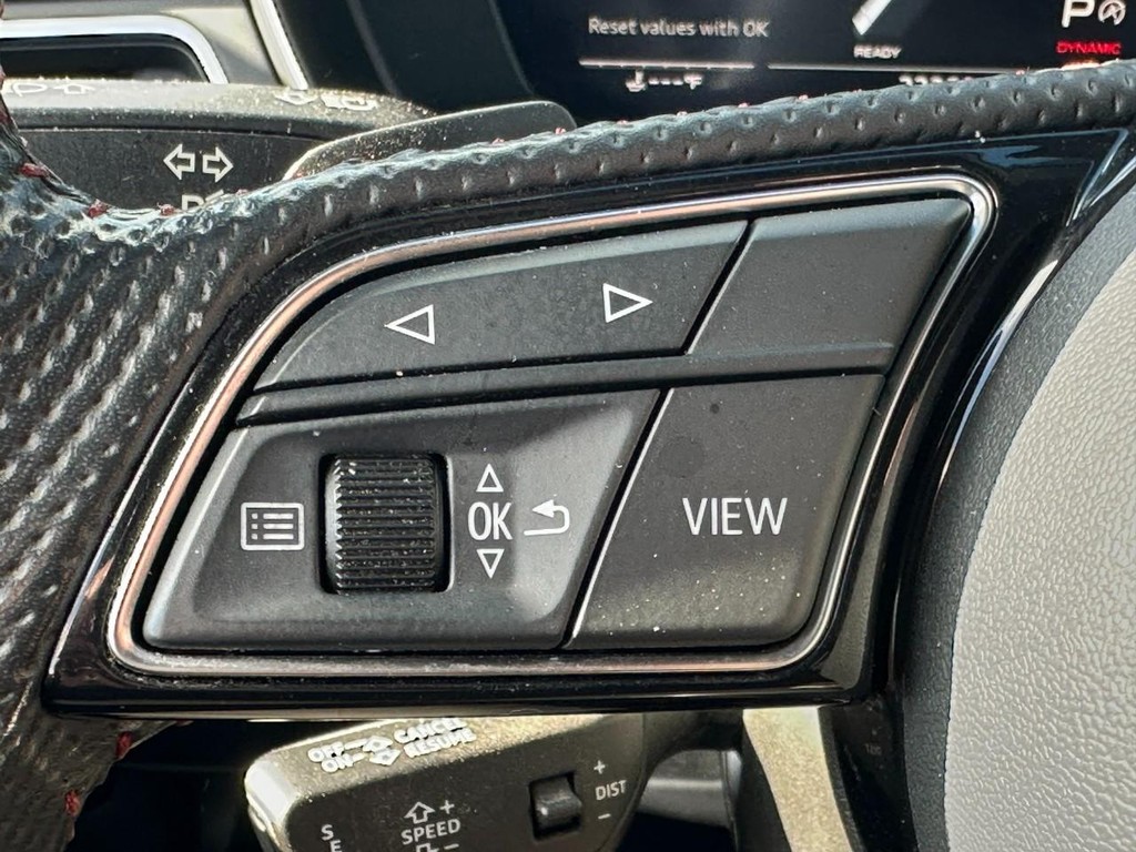 Audi S5 Cabriolet Vehicle Full-screen Gallery Image 15