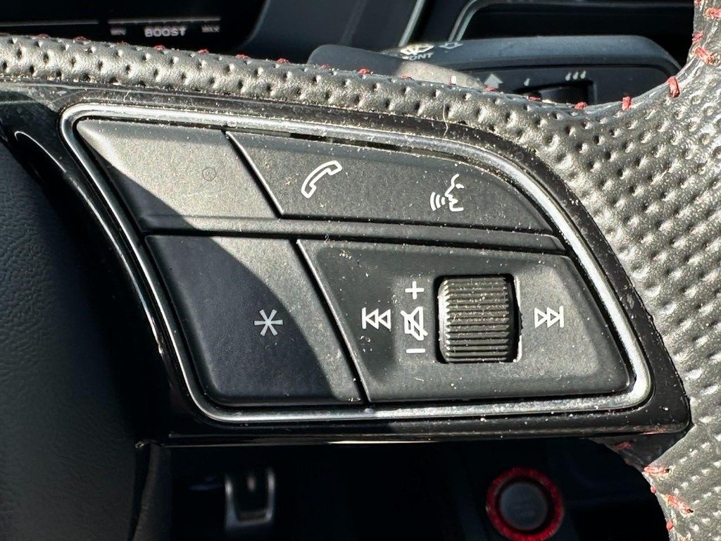 Audi S5 Cabriolet Vehicle Full-screen Gallery Image 16