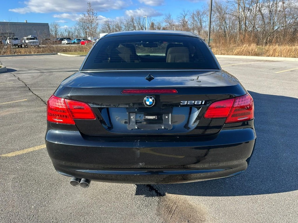 BMW 3 Series Vehicle Full-screen Gallery Image 04