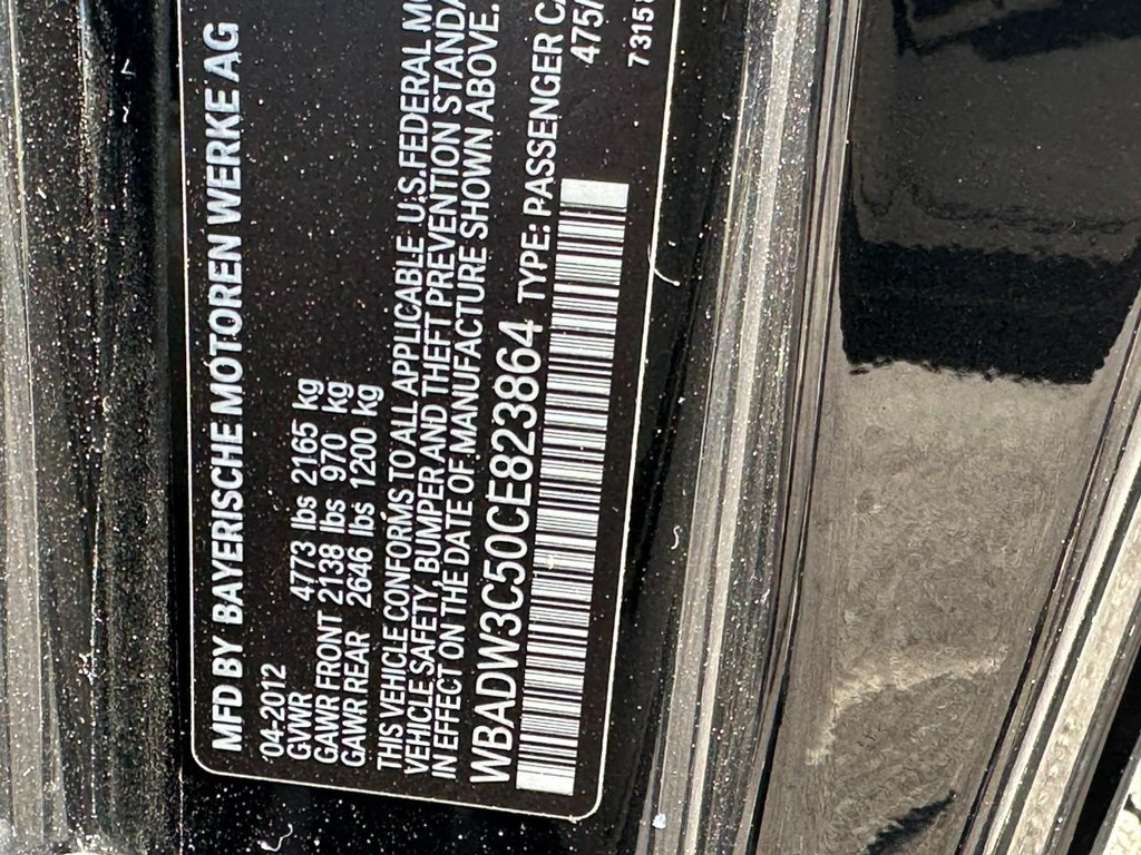 BMW 3 Series Vehicle Full-screen Gallery Image 19