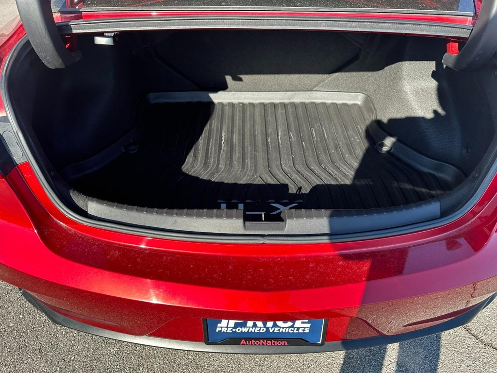 Acura ILX Vehicle Full-screen Gallery Image 05