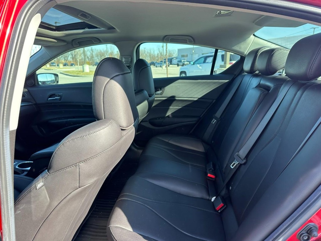 Acura ILX Vehicle Full-screen Gallery Image 10