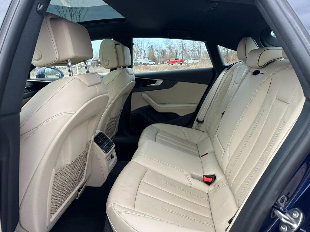 Audi A5 Sportback Vehicle Full-screen Gallery Image 09