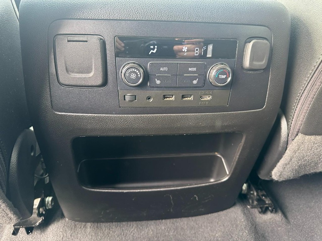 Chevrolet Tahoe Vehicle Full-screen Gallery Image 12