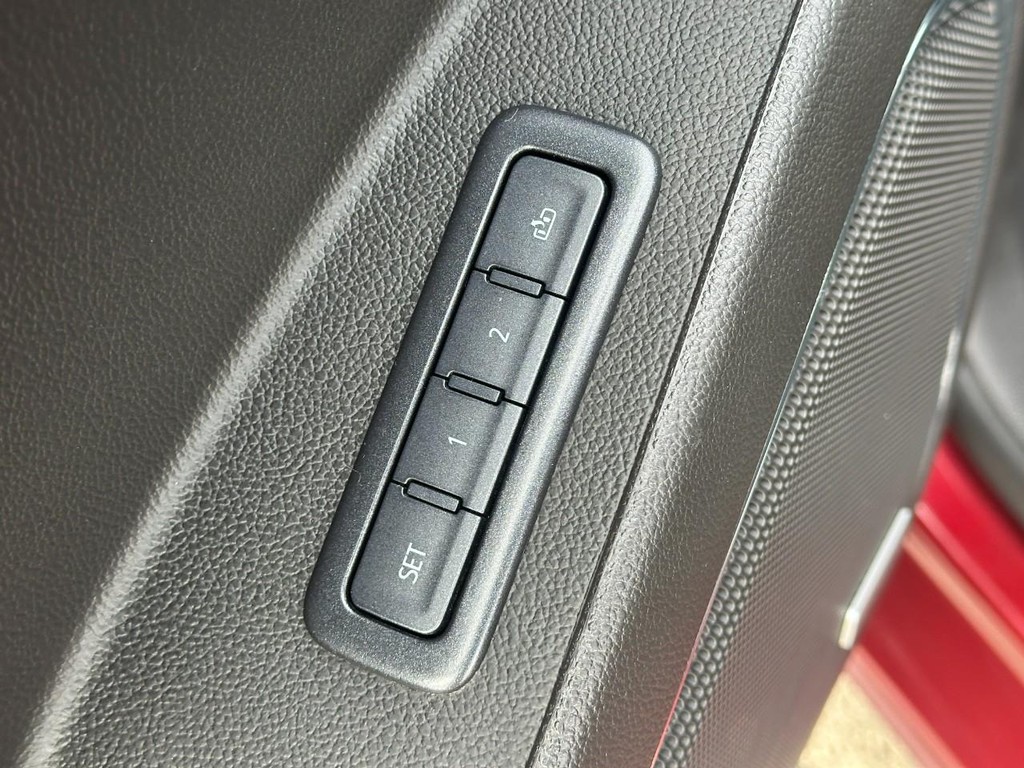 Chevrolet Tahoe Vehicle Full-screen Gallery Image 21