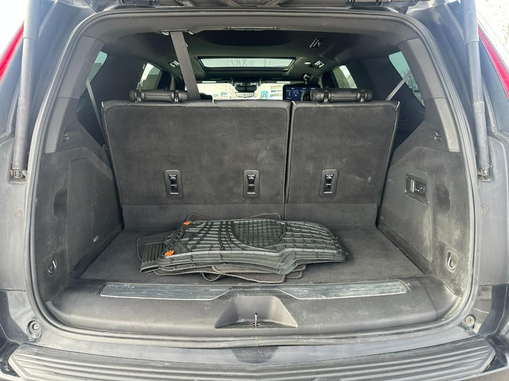 Cadillac Escalade Vehicle Full-screen Gallery Image 05